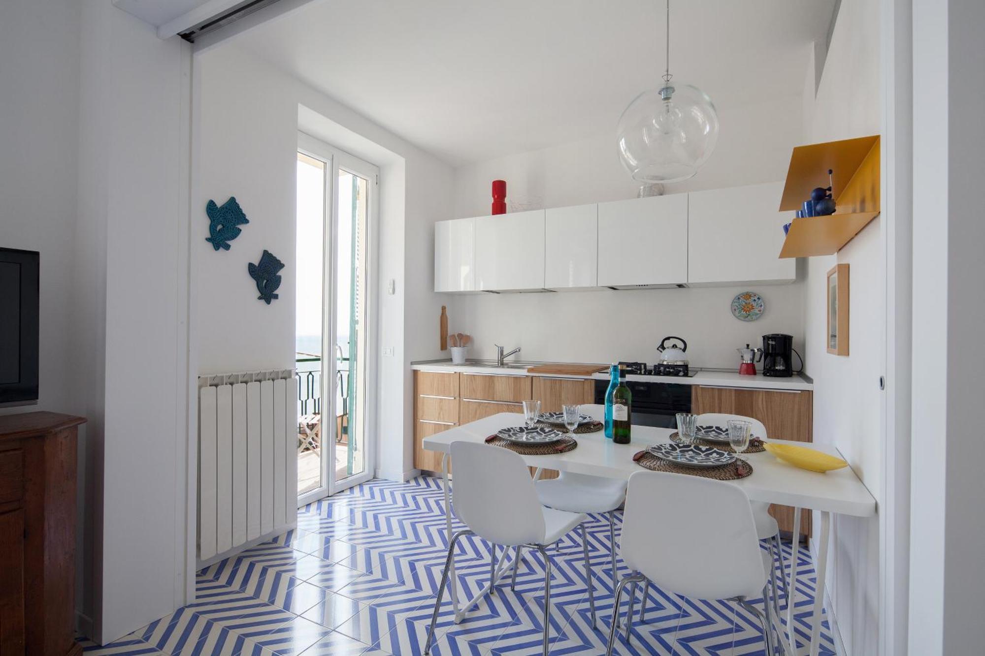 San Giovanni Apt, Seaview Terrace, 2 Aircondo Bdr, Easy From Train Or Private Parking リオマッジョーレ エクステリア 写真